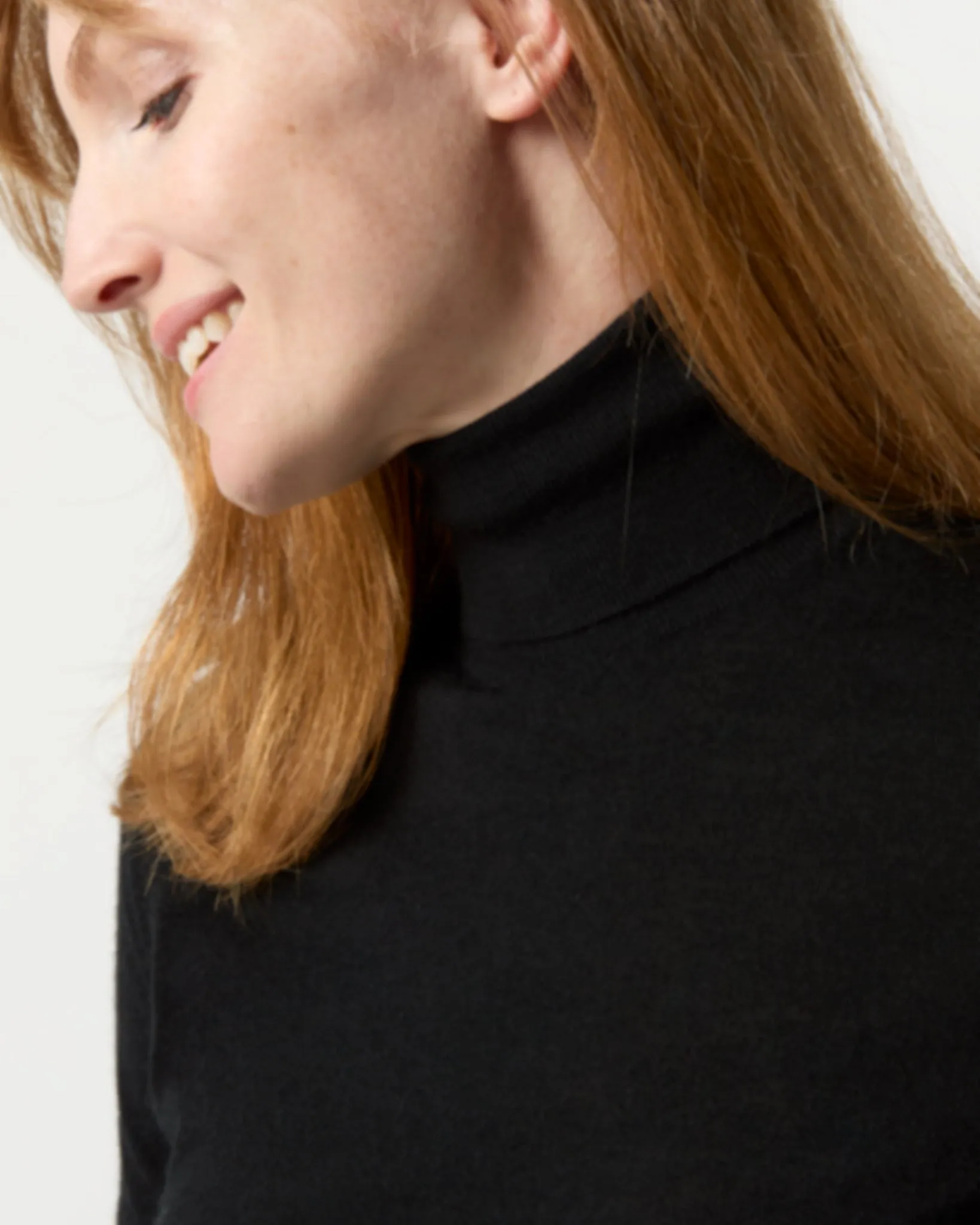 Alida Turtleneck Sweater in Black Cashmere