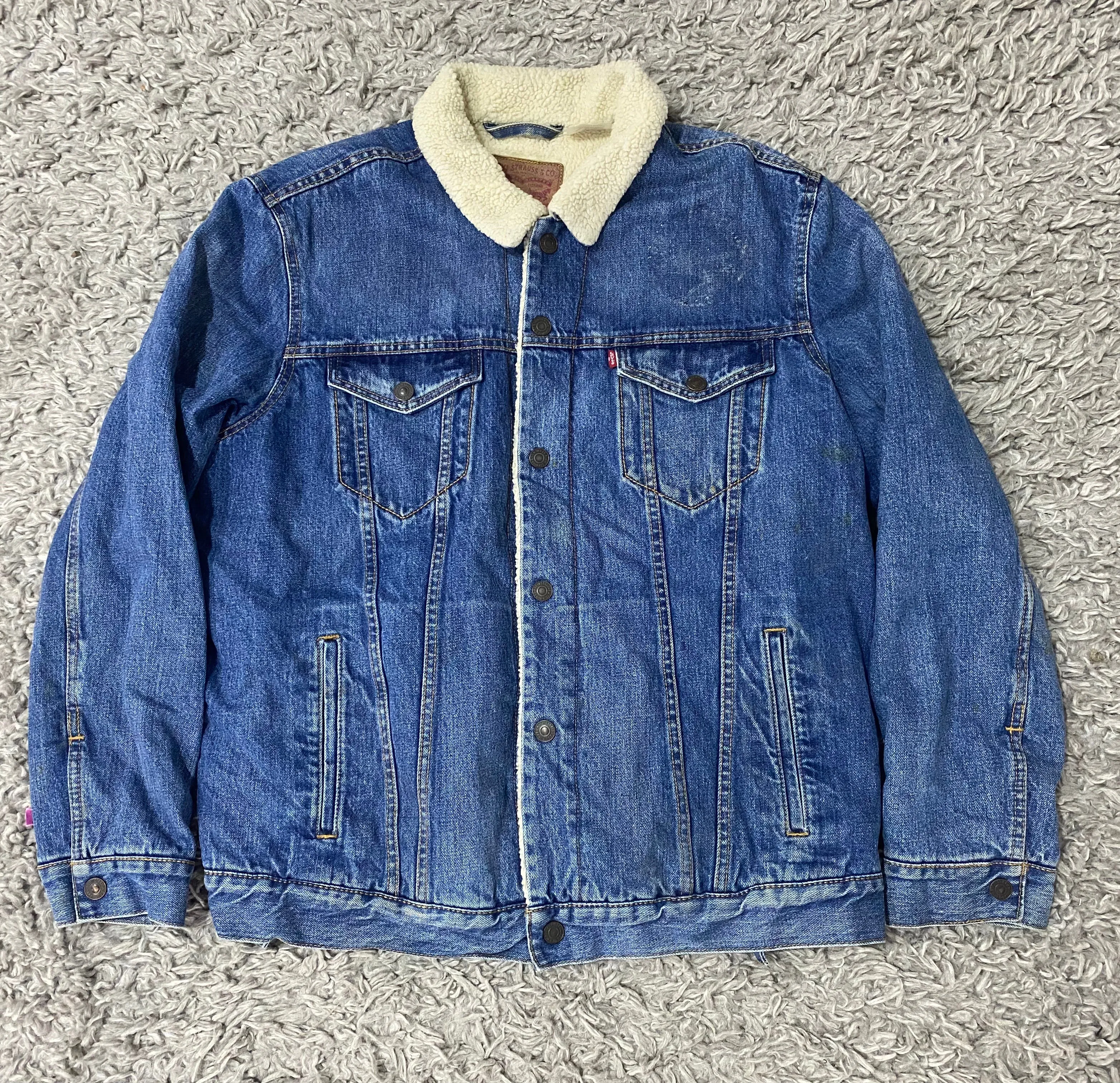 Denim jackets (Lee, Levi’s)