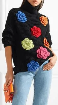 Floral-Appliqu̩d Knit Sweater